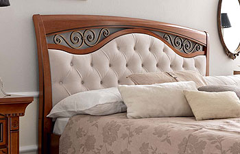 Изголовье кровати с ковкой и тканевой обивкой Палаццо Дукале вишня фабрика Прама Италия